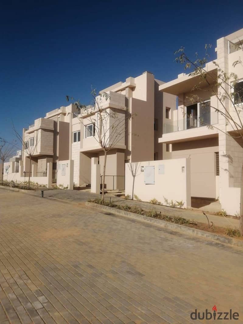 Twin Villa with Golf View, Immediate Delivery Next to New Giza and Palm Hills, Available for Installments 0