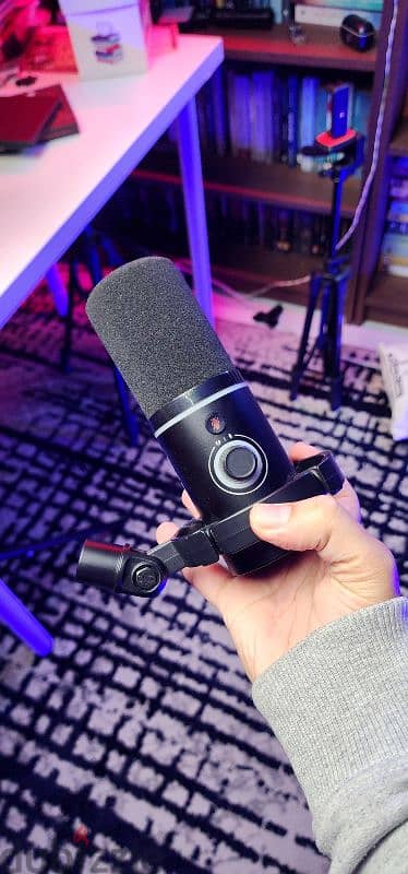 Maono pd200x Podcast Mic with Stand 1