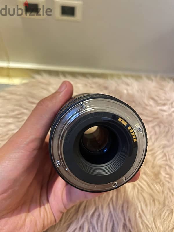 فرصة بيع حلوه كاميرا 700D canon وعدسه 75/300 بالكابات والفلتر 3