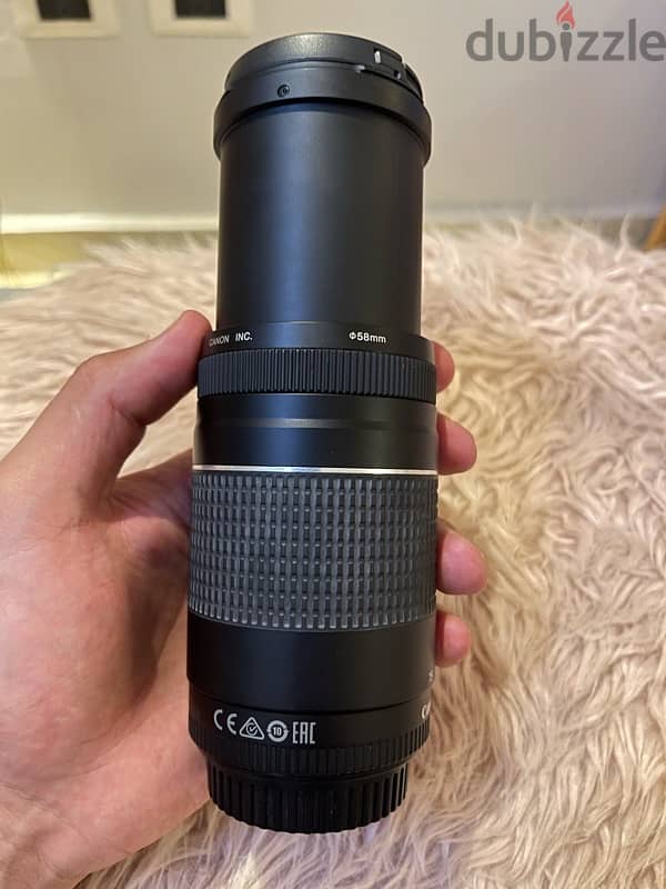 فرصة بيع حلوه كاميرا 700D canon وعدسه 75/300 بالكابات والفلتر 5