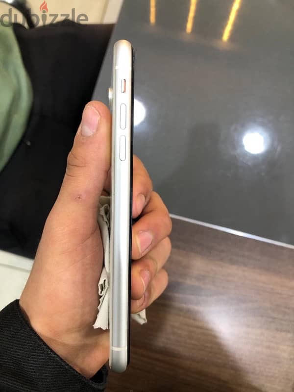 iPhone XR 1