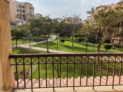 For rent in Madinaty, an apartment with an area of ​​183 square meters in B1