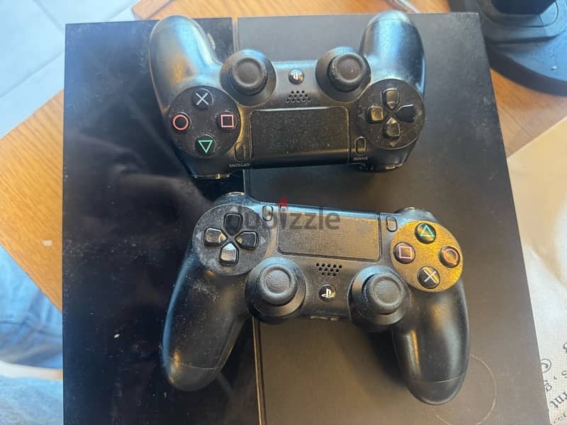 play station 4 with original controllers like new 4