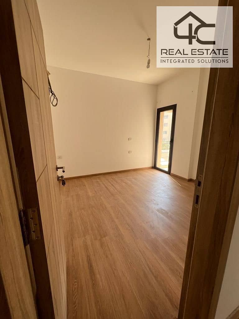 Apartment 168 m 3 bedroom fully finished in  prime location  for sale with down payment and instalment at fifth square compound new cairo 0