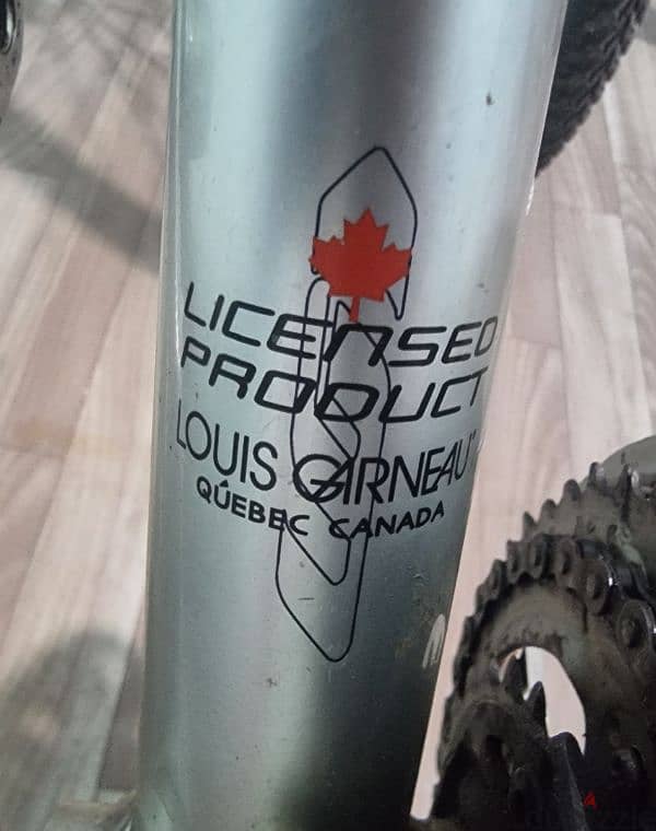 Louis Garneau  عجلة هايبريد بمساعد لون فضى مميز جدا 3