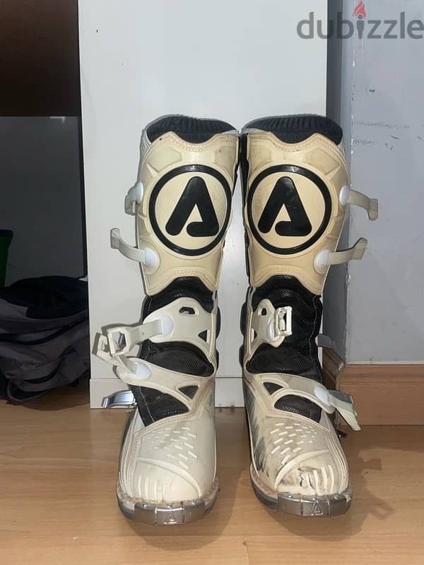 Acerbis boots for dirtbikes 1