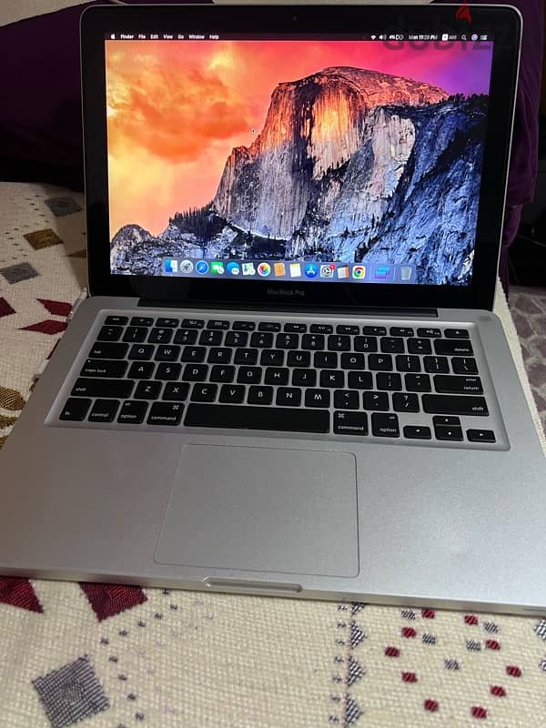 Apple MacBook pro mid 2012 256G 8 G ram 8