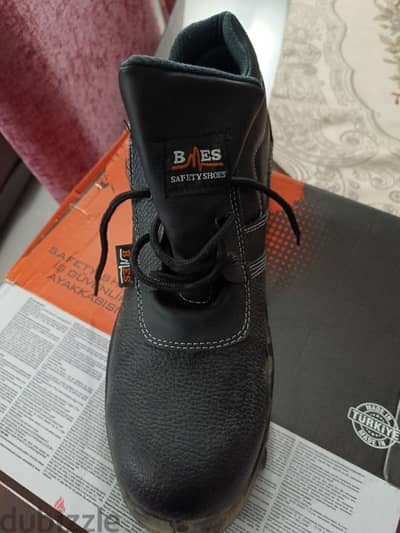 Bmes safety shoes made in Terky