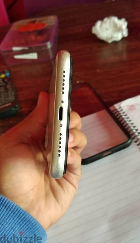 Iphone 11 white with box 3