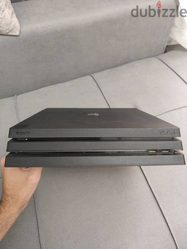 Ps4 pro-used like new (with 8 games and ps plus) 3