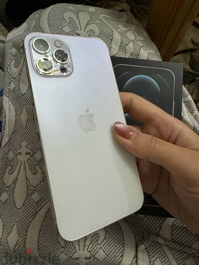 iphone 12 pro حاله ممتازه من كوريا