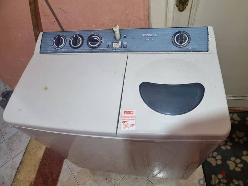 غسالة توشيبا نص اتوماتيك ٧ كيلو  Toshiba half automatic VH-720 0