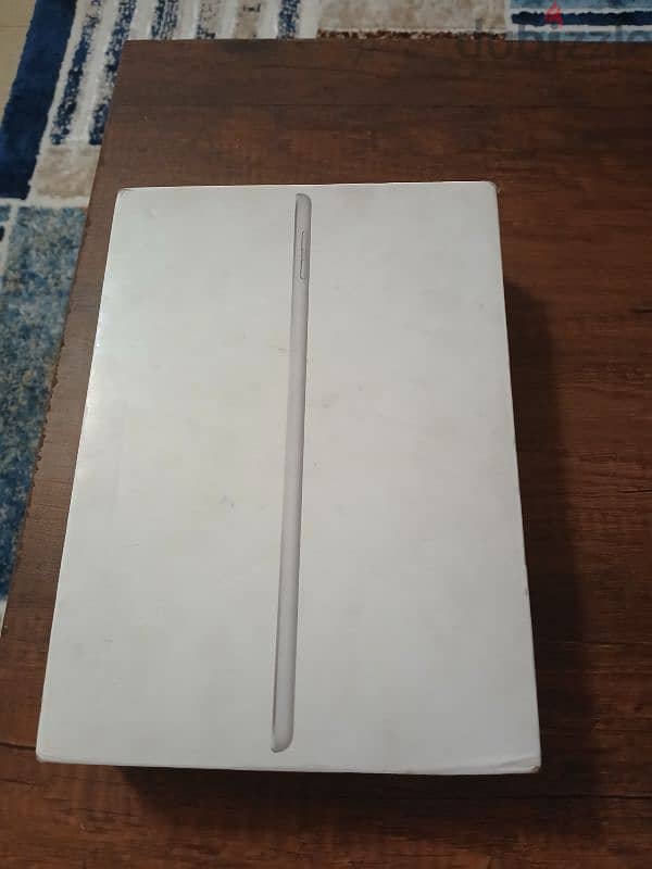 ipad 6th Generation ( 128 GB) محتاج شاشة فقط 4