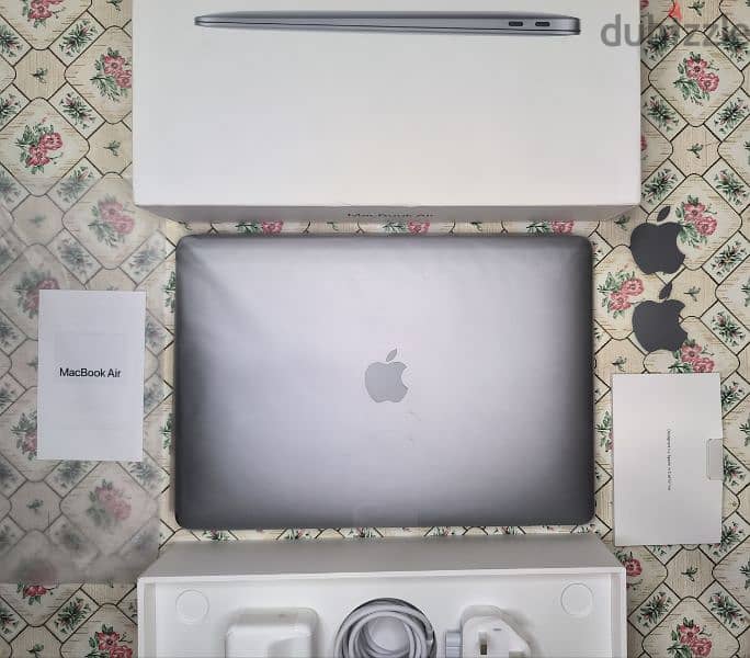 MacBook air M1 98% 512 Ar En  A+++ condition with all contents 0