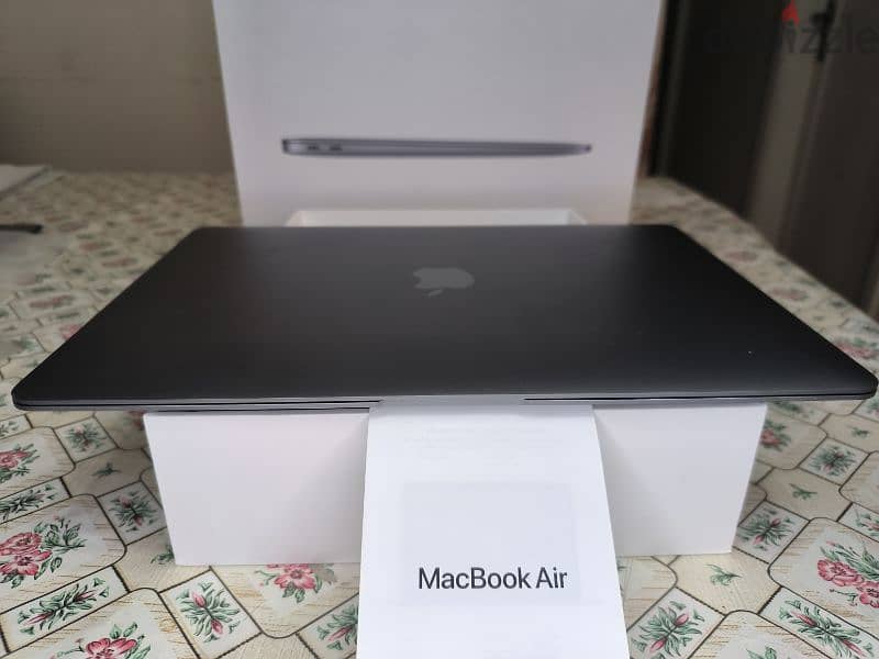 MacBook air M1 98% 512 Ar En  A+++ condition with all contents 4