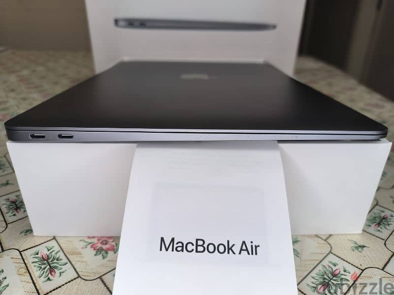 MacBook air M1 98% 512 Ar En  A+++ condition with all contents 5