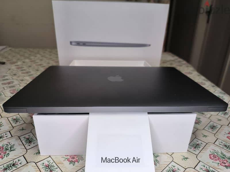 MacBook air M1 98% 512 Ar En  A+++ condition with all contents 6