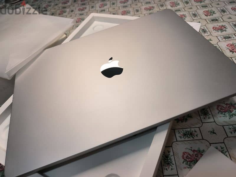 MacBook air M2 100% 15 Inch 2023 Ar En A+++ condition 4