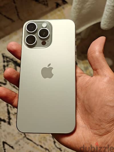 hello. . iam selling Iphone 15 pro max 256 gb Natural titanium