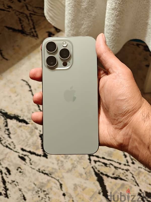 hello. . iam selling Iphone 15 pro max 256 gb Natural titanium 1