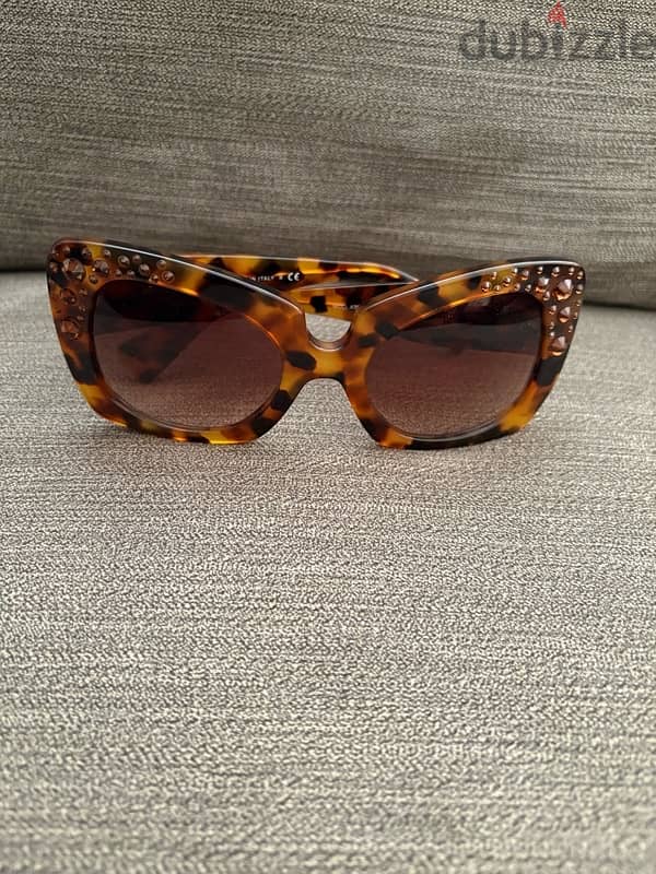 Versace Butterfly Sunglasses for Ladies new and in Original Box 2