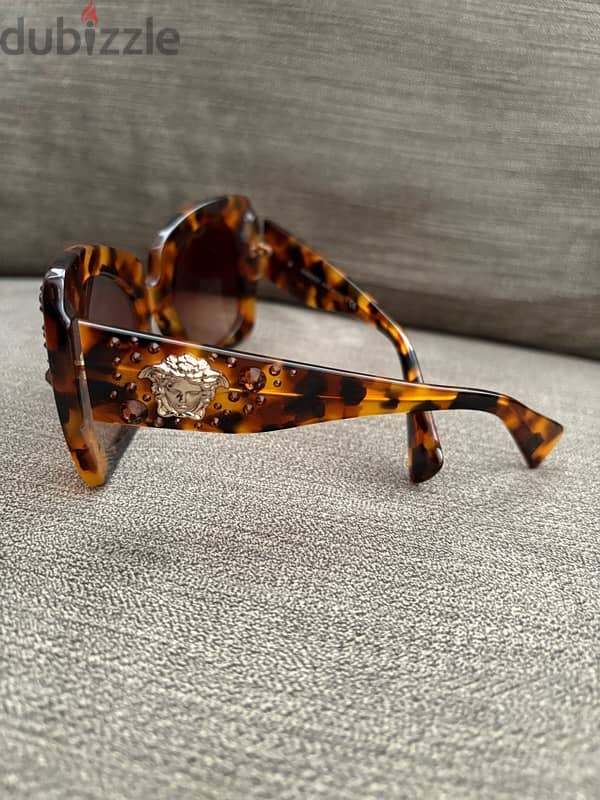 Versace Butterfly Sunglasses for Ladies new and in Original Box 4