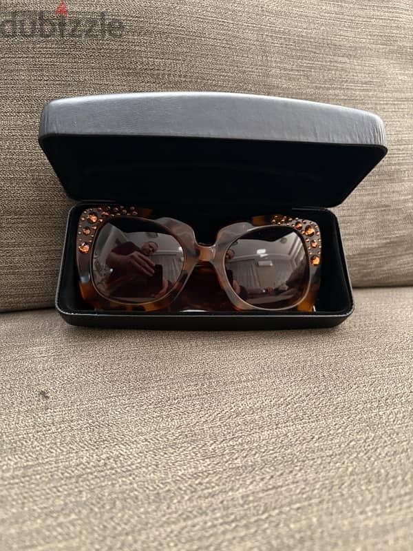 Versace Butterfly Sunglasses for Ladies new and in Original Box 7