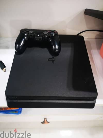 Playstation 4 slim 1T, 2 Gamepads