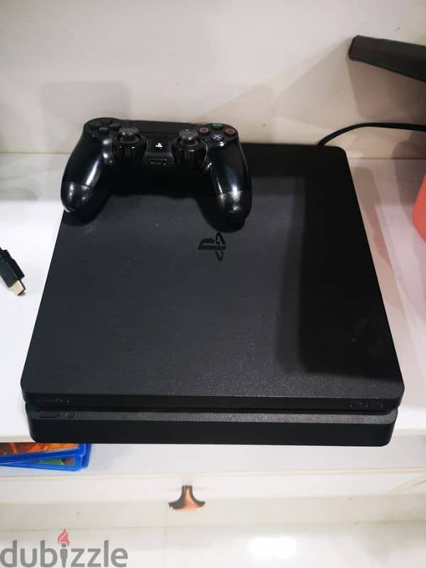 Playstation 4 slim 1T, 2 Gamepads 0