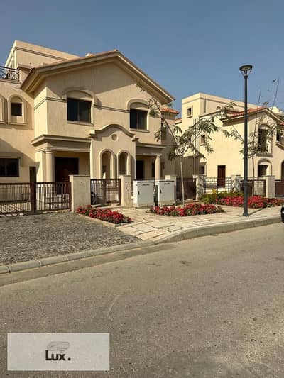 Villa for sale in Madinaty, F3 townhouse, old contract, at the lowest price, offered with a very special view