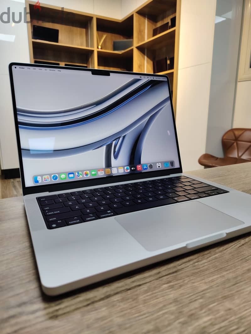 MacBook Pro (14-inch, M3 Pro, 2023) RAM 18 GB SSD 512GB 1