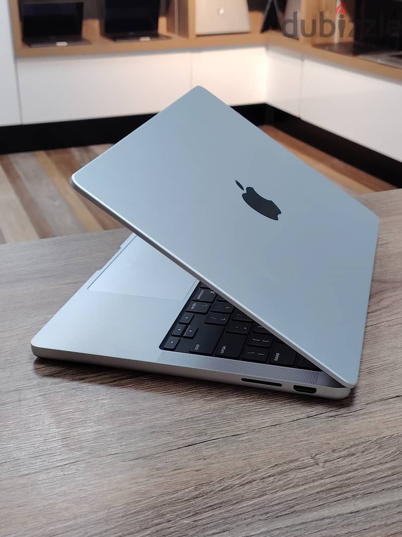 MacBook Pro (14-inch, M3 Pro, 2023) RAM 18 GB SSD 512GB 3