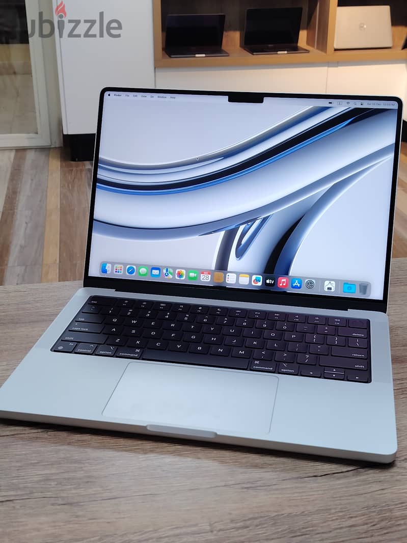 MacBook Pro (14-inch, M3 Pro, 2023) RAM 18 GB SSD 512GB 6