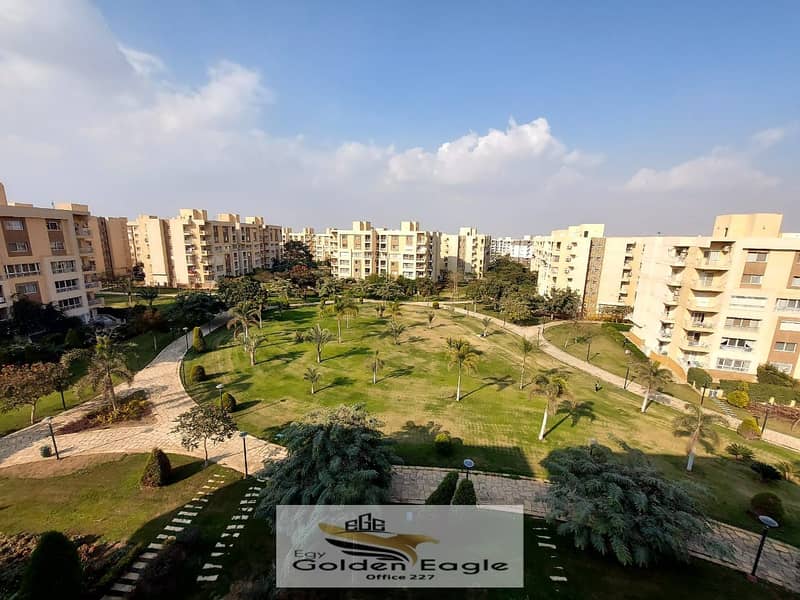 شقة للايجار 200متر b11 ،في مدينتي، خطوات من الخدمات ، قريبه من all seasons park mall ، double view، wide garden view ، قريبه من the strip mall 0