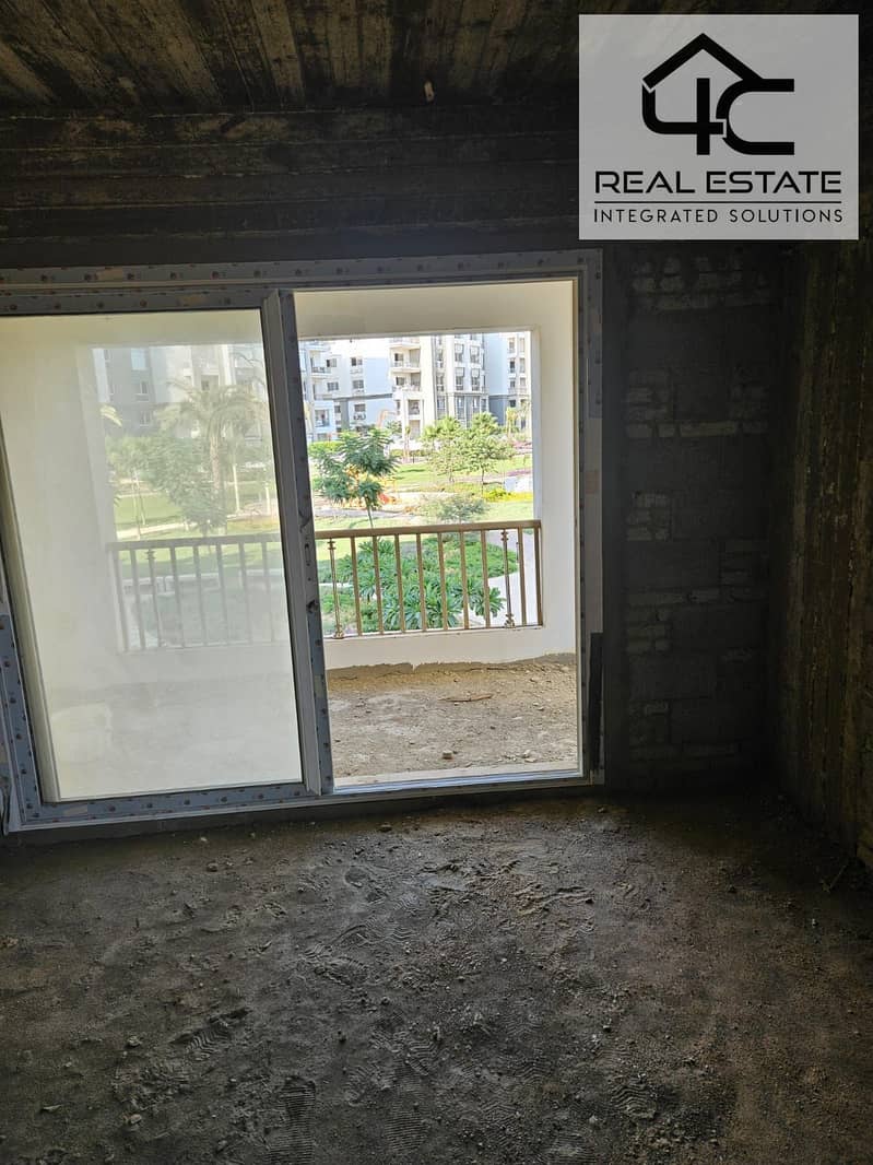 Apartment 171 m for sale with lowest down payment and instalment in market in compound Hyde park new cairo 0