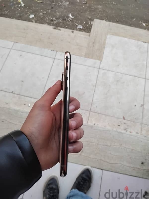 iPhone XS Max 6