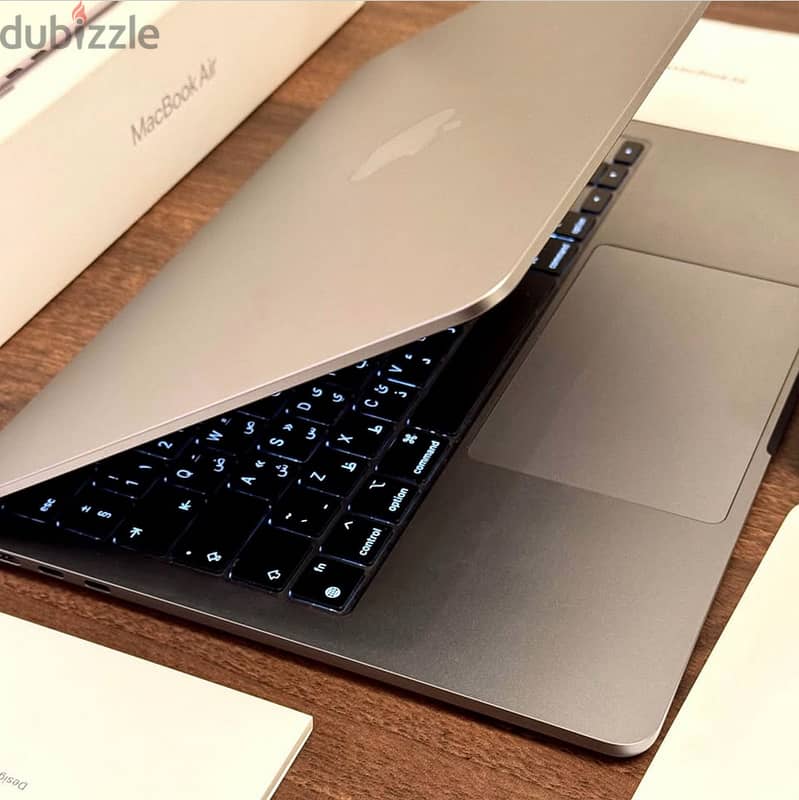 Apple Macbook Air 13,6 inch M2 New للمحترفين بسعر فرصة 4