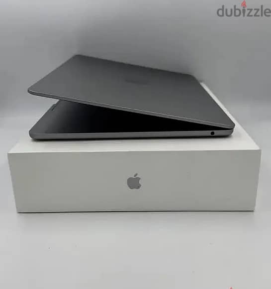 Apple Macbook Air 13,6 inch M2 New للمحترفين بسعر فرصة 9