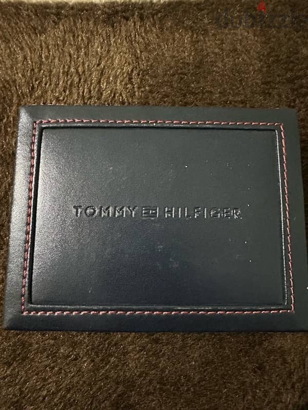 Tommy Hilfiger wallet brown color محفظة تومي هيل فيجر بني اللون 2