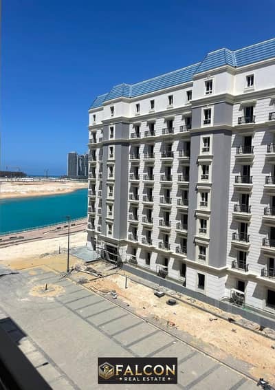 A bargain apartment with a global view, immediate delivery, high-quality finishing, directly on El Alamein Lake, first row and in front of the towers,