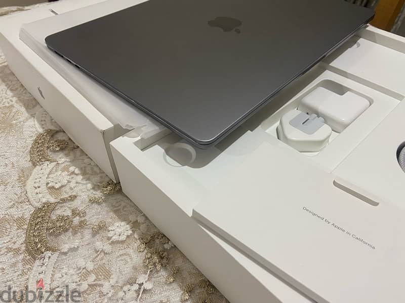 Macbook Air M2 15 Inch جديد تماما بدون ولا خدش بكل حاجته 1