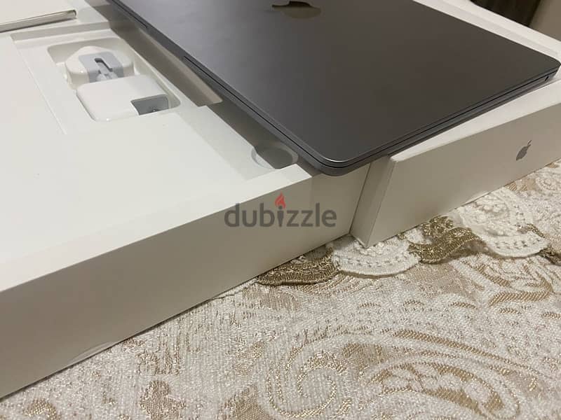 Macbook Air M2 15 Inch جديد تماما بدون ولا خدش بكل حاجته 2