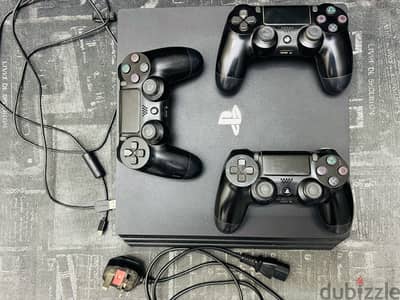 PlayStation 4 pro + 3 controllers