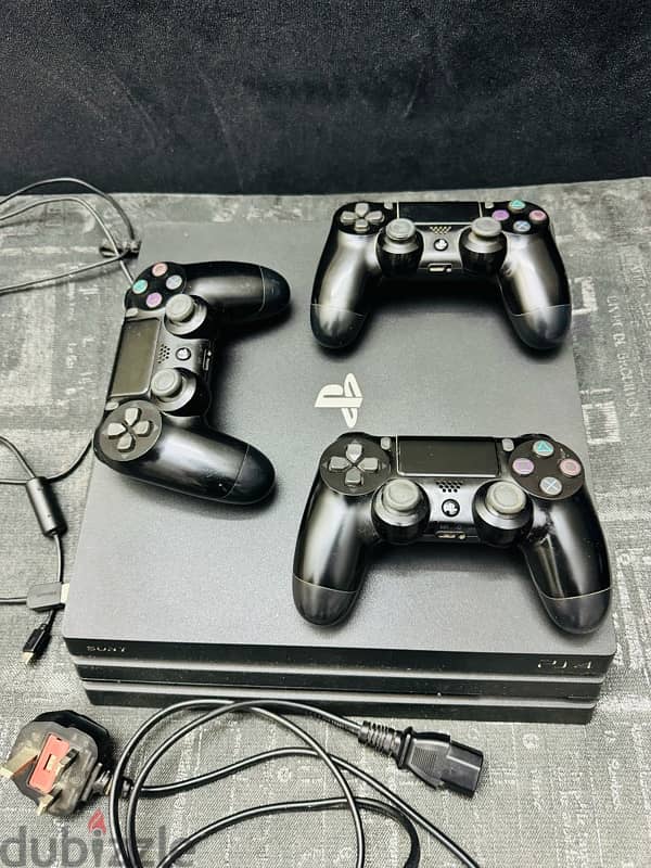 PlayStation 4 pro + 3 controllers 1