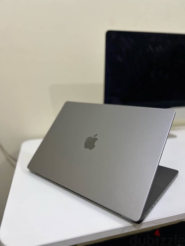 Macbook Pro M2 Max chip 16 inch 2023 3