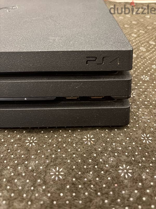 PS4 pro 1T 3