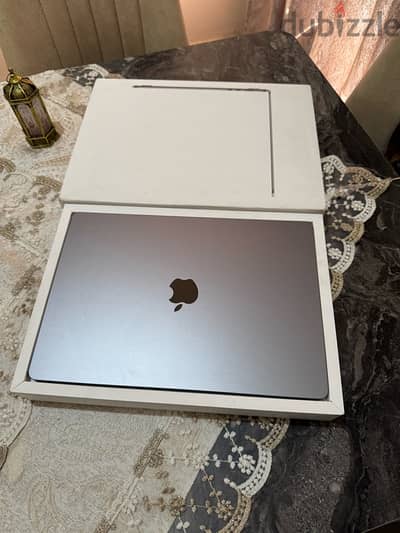 Macbook Air M2 15 Inch جديد تماما بدون ولا خدش بكل حاجته