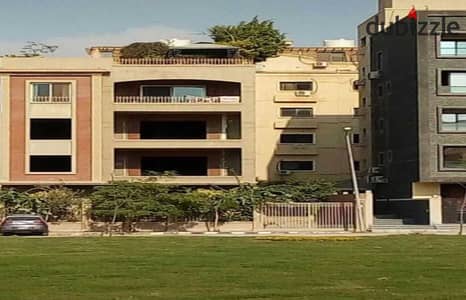 Apartment in front of the American University for sale at a special price