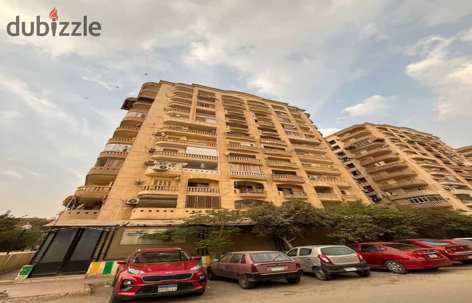 A snapshot apartment for sale in the police buildings at the end of Al-Tayaran Street 0