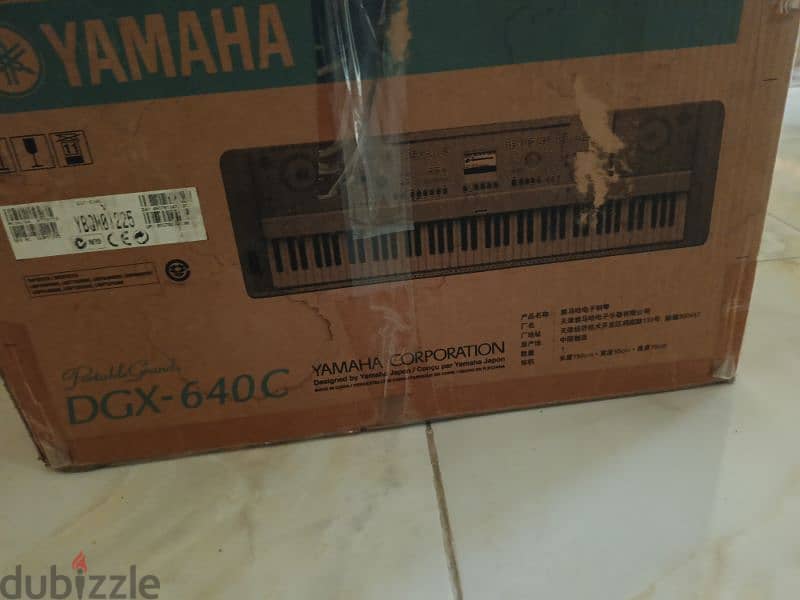 Piano Yamaha portable grand Dgx 640 12